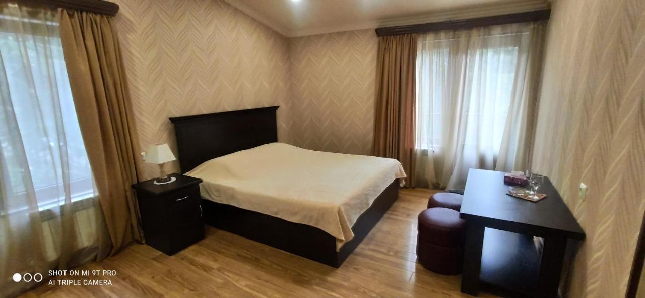 Ruzan Hotel 이제반 외부 사진